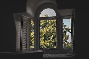 Spacious 4 Bedroom Flat in Stirling