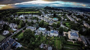 Spacious 4 Bedroom Flat in Stirling