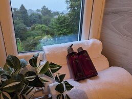 Spacious 4 Bedroom Flat in Stirling