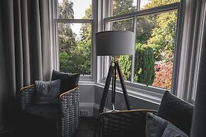 Spacious 4 Bedroom Flat in Stirling