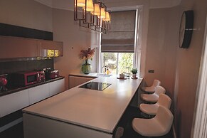 Spacious 4 Bedroom Flat in Stirling