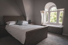 Spacious 4 Bedroom Flat in Stirling