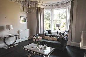 Spacious 4 Bedroom Flat in Stirling