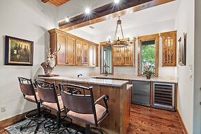 Private Ranch - Pool, Ping Pong, Yoga, Weddings, Games