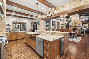 Private Ranch - Pool, Ping Pong, Yoga, Weddings, Games