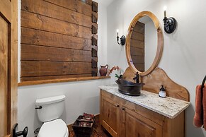 Private Ranch - Pool, Ping Pong, Yoga, Weddings, Games