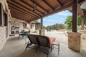 Private Ranch - Pool, Ping Pong, Yoga, Weddings, Games