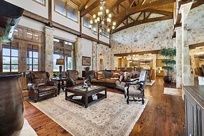 Private Ranch - Pool, Ping Pong, Yoga, Weddings, Games