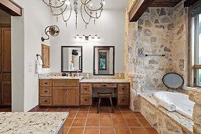 Private Ranch - Pool, Ping Pong, Yoga, Weddings, Games