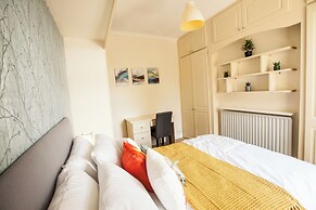 Comfy Kingston Central Garden House & Free Parking