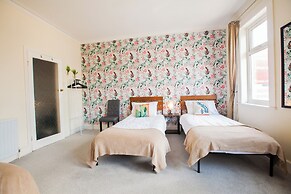 Comfy Kingston Central Garden House & Free Parking