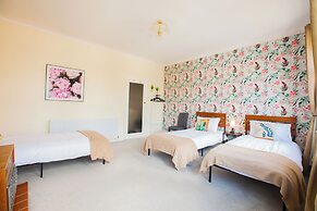 Comfy Kingston Central Garden House & Free Parking