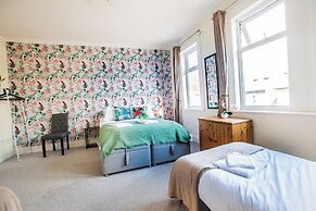 Comfy Kingston Central Garden House & Free Parking