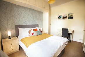 Comfy Kingston Central Garden House & Free Parking