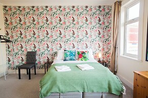 Comfy Kingston Central Garden House & Free Parking