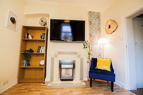 Comfy Kingston Central Garden House & Free Parking