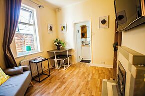 Comfy Kingston Central Garden House & Free Parking