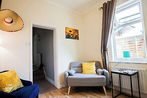 Comfy Kingston Central Garden House & Free Parking