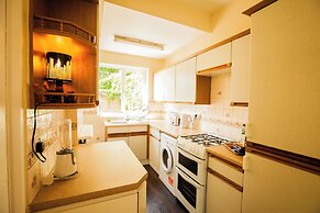 Comfy Kingston Central Garden House & Free Parking