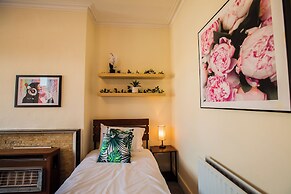 Comfy Kingston Central Garden House & Free Parking