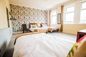 Comfy Kingston Central Garden House & Free Parking