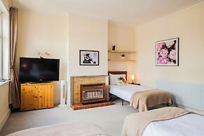 Comfy Kingston Central Garden House & Free Parking