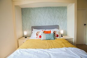 Comfy Kingston Central Garden House & Free Parking