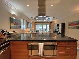Waterside Apartment 101 by Island Villas