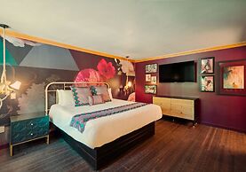 The Fainting Couch Boutique Hotel