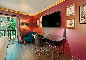 The Fainting Couch Boutique Hotel