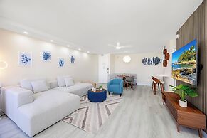 Premium Remodeled Condo with Ocean View and Parking