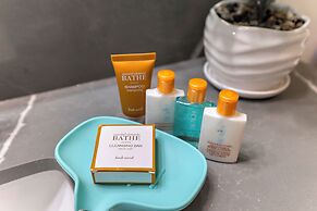 Premium Remodeled Condo with Ocean View and Parking