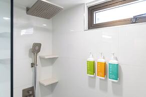 Premium Remodeled Condo with Ocean View and Parking