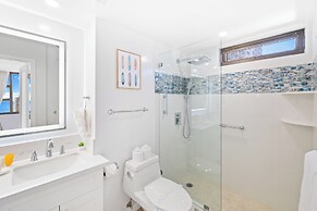 Premium Remodeled Condo with Ocean View and Parking