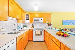 Premium Remodeled Condo with Ocean View and Parking