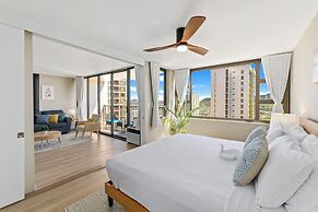 Premium Remodeled Condo with Ocean View and Parking