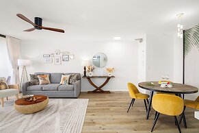 Premium Remodeled Condo with Ocean View and Parking