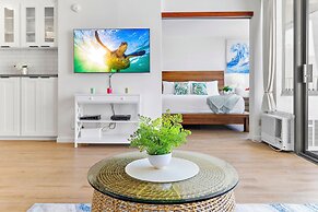 Premium Remodeled Condo with Ocean View and Parking