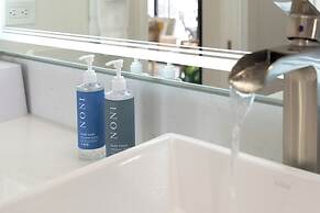 Premium Remodeled Condo with Ocean View and Parking