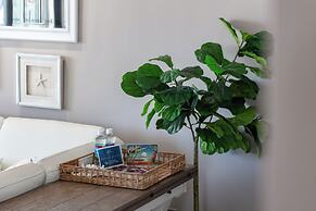 Premium Remodeled Condo with Ocean View and Parking