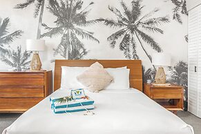 Premium Remodeled Condo with Ocean View and Parking