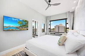 Premium Remodeled Condo with Ocean View and Parking