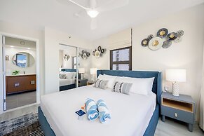 Premium Remodeled Condo with Ocean View and Parking