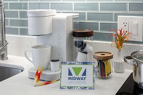 Premium Remodeled Condo with Ocean View and Parking