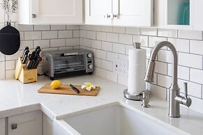 Premium Remodeled Condo with Ocean View and Parking