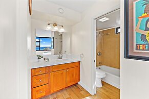 Premium Remodeled Condo with Ocean View and Parking