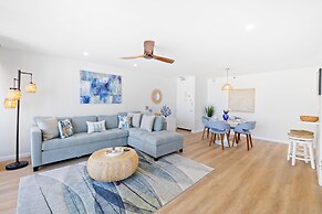 Premium Remodeled Condo with Ocean View and Parking