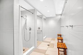 Premium Remodeled Condo with Ocean View and Parking