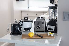 Premium Remodeled Condo with Ocean View and Parking