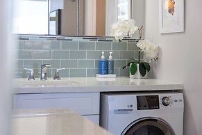 Premium Remodeled Condo with Ocean View and Parking